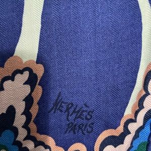 Original never worn the 3 graces scarf